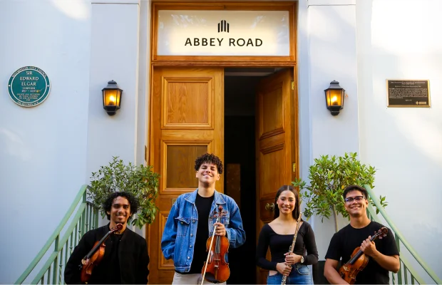 Grabaciones en Abbey Road y con Platoon Records